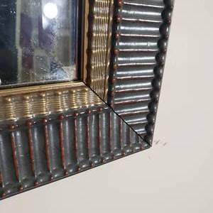 lot 16 image: Chic Traditional Wall Mirror