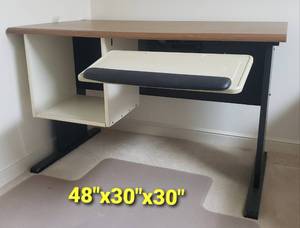 lot 134 image: Utility Computer Workstation