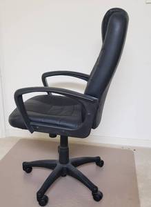 lot 111 image: Practical Adjustable office Chairs