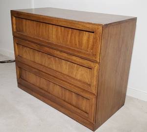 lot 65 image: Handsome Oak Dixie Dresser B
