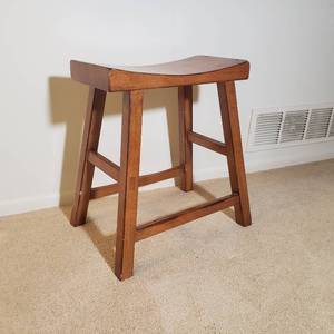 lot 106 image: Oak Saddle Seat Stool