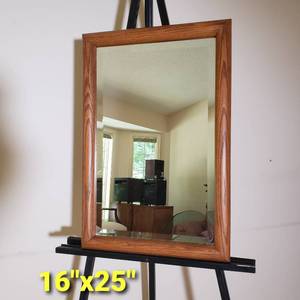 lot 118 image: Traditional Oak Wall Mirror