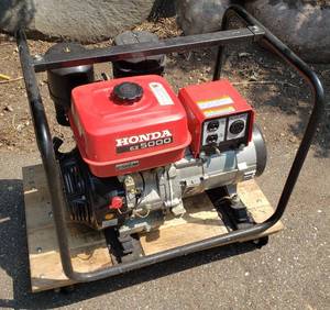 lot 38 image: Clean Honda EZ5000, 5000-Watt Generator