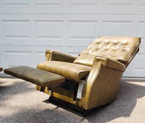lot 40 image: Retro 1970s Lazy-Boy Recliner