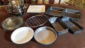 lot 59 image: Kitchen Small Utensil and Bakeware Package