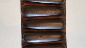 lot 109 image: Wagner Iron Krusty Korn Kobs Cornbread Mold