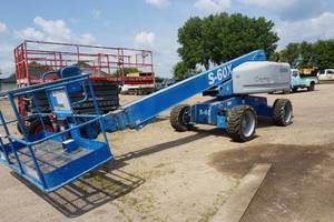 lot 4 image: 2013 Genie Model S-60 4 x 4 Diesel Boom Lift