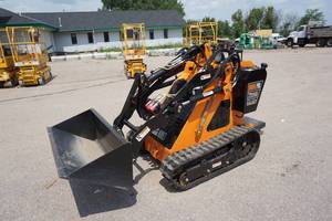 lot 6 image: Brave Pro Model BRPMS250H Mini Tracked Skid Loader Skid Steer
