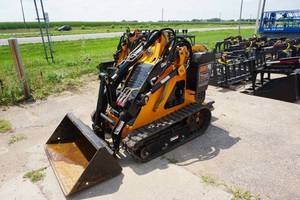 lot 5 image: Brave Pro Model BRPMS250D Mini Tracked Skid Loader Skid Steer