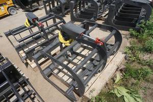 lot 18 image: Brand New Universal Mount Bobcat Skid Loader Skid Steer 48 Root Grapple Bucket