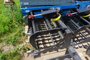 lot 19 image: Brand New Universal Mount Bobcat Skid Loader Skid Steer 48 Skeleton Grapple Bucket