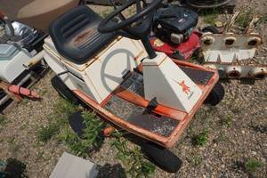 lot 23 image: Simplicity Model 3110 Riding Lawn Mower