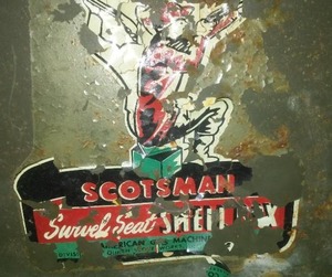 Scotsman Swivel Seat Shell Box.
