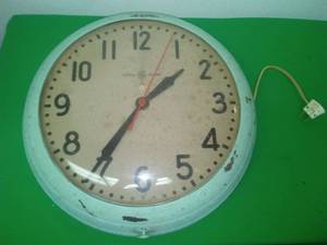 Vintage GE Wall clock metal frame � working.