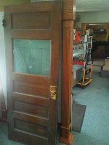 (32 x 80) Wood door. Vintage