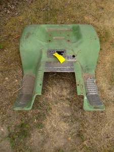 lot 9 image: John Deere Body Fender Pan