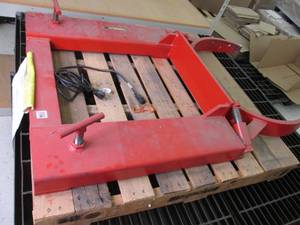 Barrel lift with forklift platform...