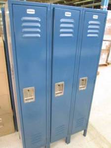 Set of 3 lockers...