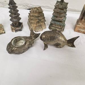 lot 45 image: Collection of Vintage Salt & Pepper Shakers