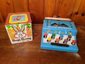 lot 401 image: Adorable Lot of (2) Vintage Tin Toys 1962 Mattel Bugs Bunny and Marx Toys Musical