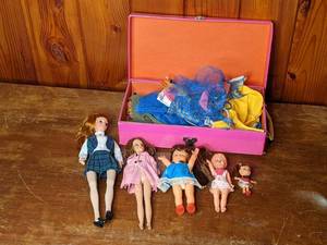 lot 410 image: Vintage Lot of (5) Dolls and Accessories 1963 Mattel