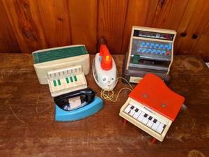lot 416 image: Lot of (5) Vintage Toys Tarheel, Schoenhut, Proll, Etc.