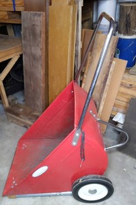 lot 67 image: Vintage True Value Metal Garden Cart