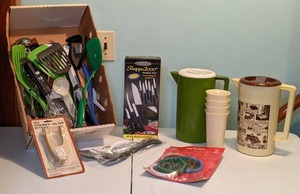 lot 454 image: Vintage Kitchen Lot - Shappu Cutlery Set & Pitchers