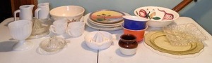 lot 460 image: Mixed Lot of Kitchen Items Vintage Manual Juicer, Dishes, Bowls, Serving Trays, & More