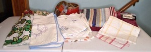 lot 462 image: Linens, Rugs & Tin of Clothespins