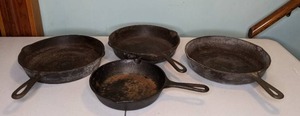 lot 464 image: Antique Set of (4) Cast iron pans
