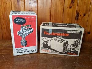 lot 433 image: Vintage Sunbeam Deluxe Mixmaster & Vintage Toastmaster Toaster