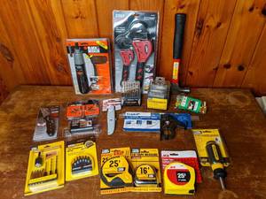 lot 422 image: Lot of 16 New Tools