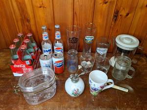 lot 428 image: Vintage Coca Cola, Pepsi, and other Glassware and Decor
