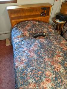 lot 350 image: Sonoid Adjustable Twin Bed w Headboard & Clock