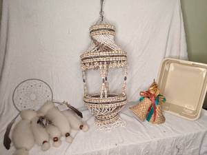 lot 353 image: Dreamcatcher, Hangable Decor and Bin