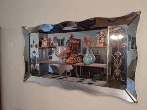lot 358 image: Vintage Mirrored Shelf and Contents Figurines, Vases, Other Home Decor