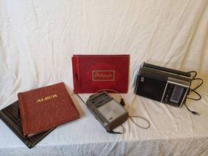 lot 328 image: Vintage General Electric Radios and Photo Album Lot