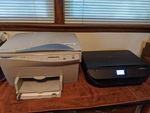 lot 338 image: Set of (2) HP Printers PSC 500 and Envy 4520