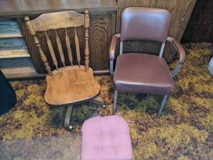 lot 340 image: Wooden rolling desk chair and leather chair