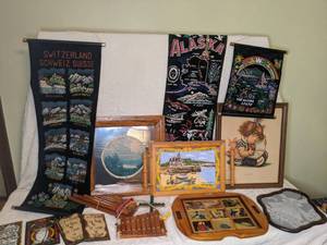 lot 316 image: Lot of Beautiful Vintage Home Decor and Small Instruments