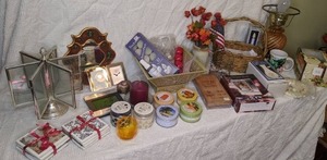 lot 321 image: Candles, Coaster and a Variety of Decor Items