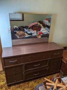 lot 300 image: Vintage Dresser with Detachable Mirror