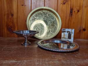 lot 526 image: Lot of Oneida Silver plated serving trays & bowl, Salt & Pepper Shakers