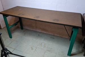 lot 512 image: Beautiful Solid Wood Rectangular Table