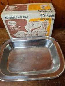 lot 521 image: Sunbeam Mixmaster, Corningware, Arcoroc, Vollrath, bowls and plates