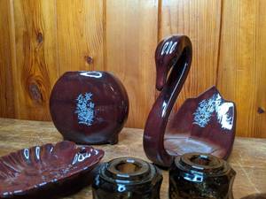 lot 524 image: Lot of (7) CeramicGlass Decorative Pieces (4-Fostoria)