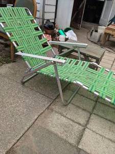lot 192 image: Vintage Chaise Lounge Folding Lawn Chair & Small Patio Table