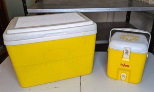 lot 494 image: Yellow & White Cooler w matching Igloo Drink Cooler