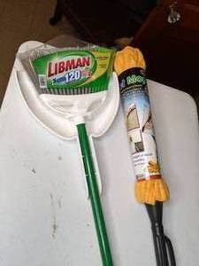 lot 499 image: NEW Floor Mop, Broom, and Dustpan
